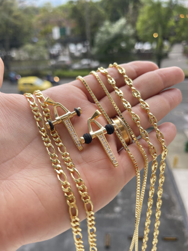 Cruz Pendulo con Circonias NEGRA